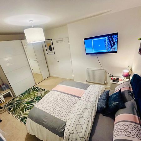 Comfortable Double Room & Single Room In Vibrant Hatfield Neighbourhood Exterior photo